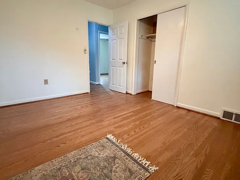 300 Winding Way — Photo 17