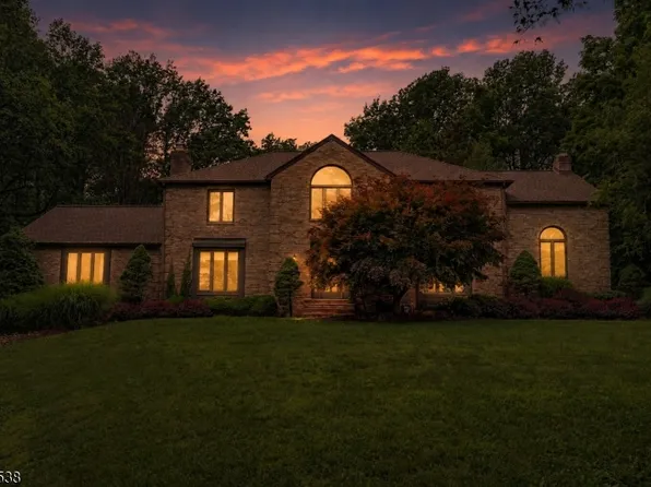 4 Unneberg Ave, Roxbury Twp., NJ 07876