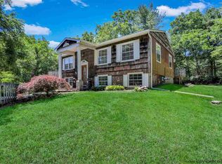 415 Vineyard Ave, Highland, NY 12528