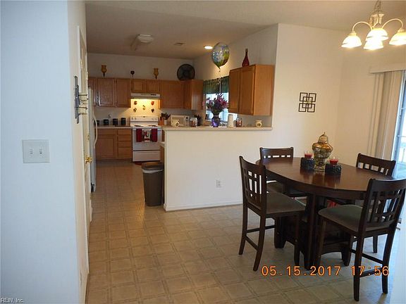 2nd image of 854 Holbrook Dr