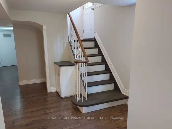 2587 Burslem Rd #Basement, Mississauga, ON L5A 2R5