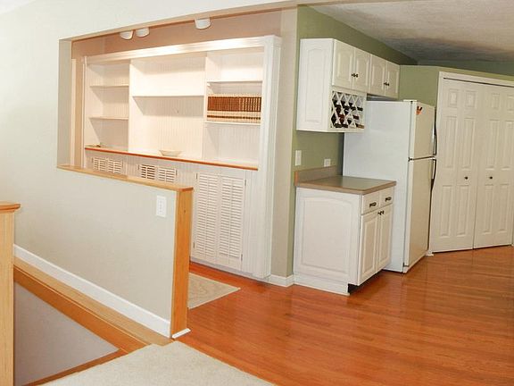 5th image of 3233 N Douglas Dr