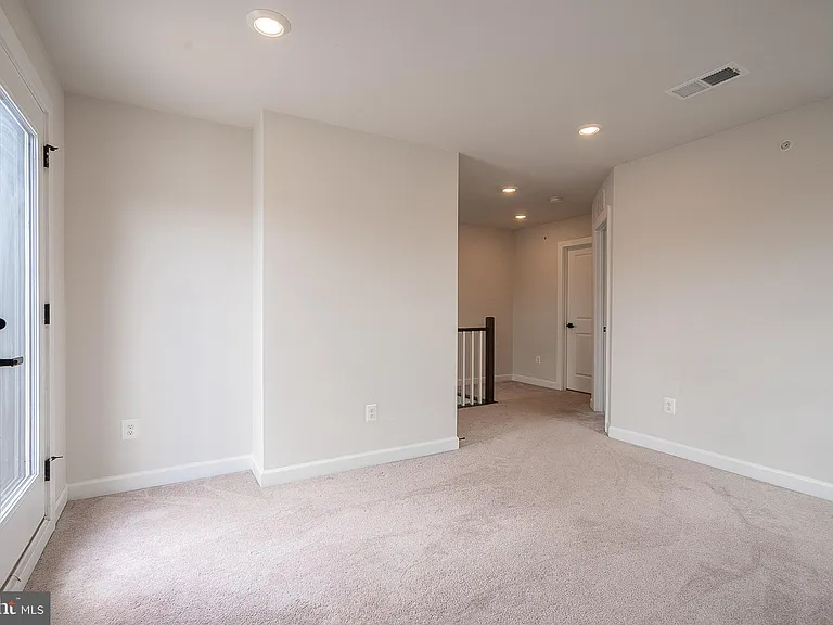 13001 Hattontown Sq — Photo 45