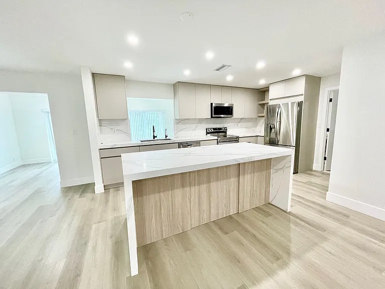 8205 NW 106th Ave — Photo 4