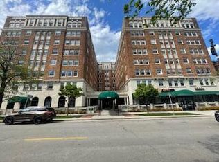 1028 E Juneau Ave APT 221, Milwaukee, WI 53202