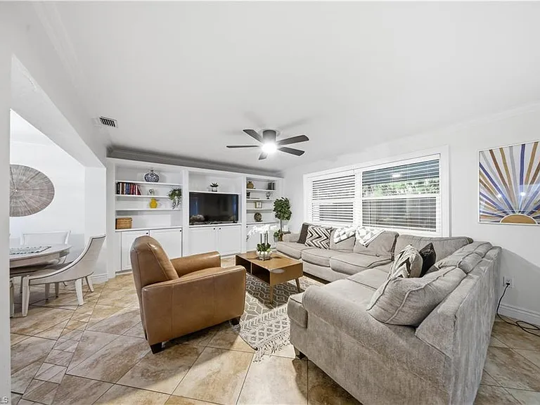 2473 Poinciana St — Photo 16