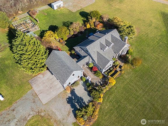 5th image of 784 Windrose Drive