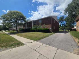 1540 Brooke Park Dr, Toledo OH 43612