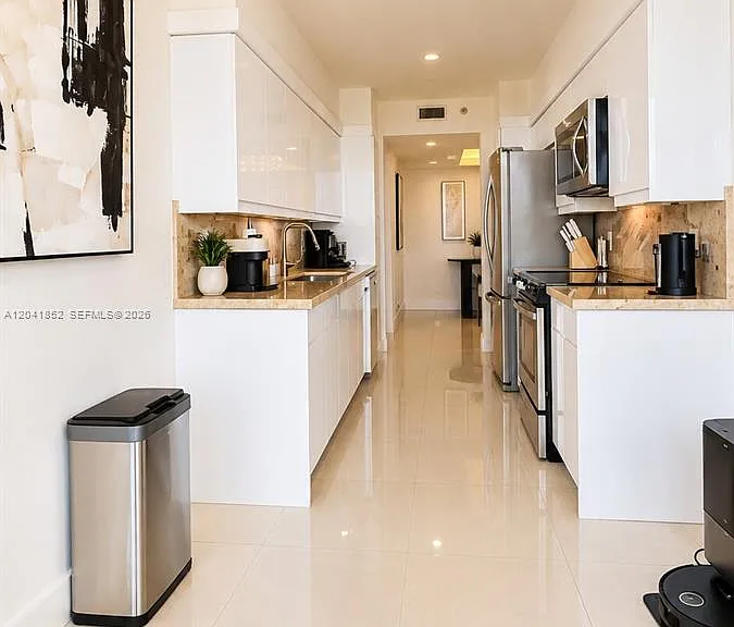 3640 Yacht Club Dr #502 — Photo 7