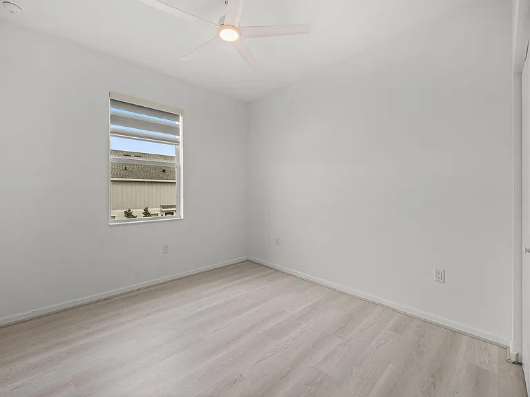 4440 Longwood Lake Sq — Photo 22