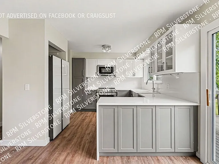 452 Farmridge Ct — Photo 10