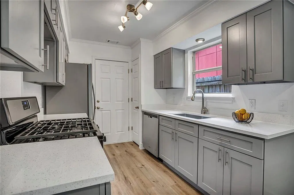 4 bed, 2.0 bath, 1215 sqft, $1,900 — Photo 3
