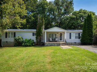 2293 Crestview St, Morganton, NC 28655