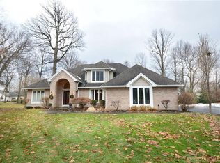 6 Crabtree Cir, Webster, NY 14580