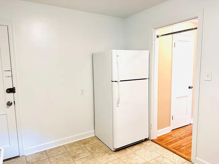 907 Hudson Ave — Photo 34