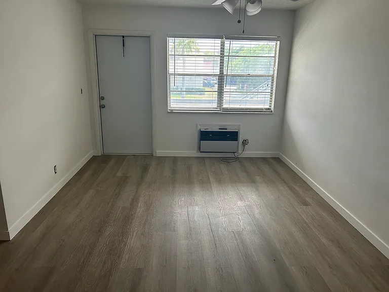 419 S Crescent Dr #12 — Photo 8