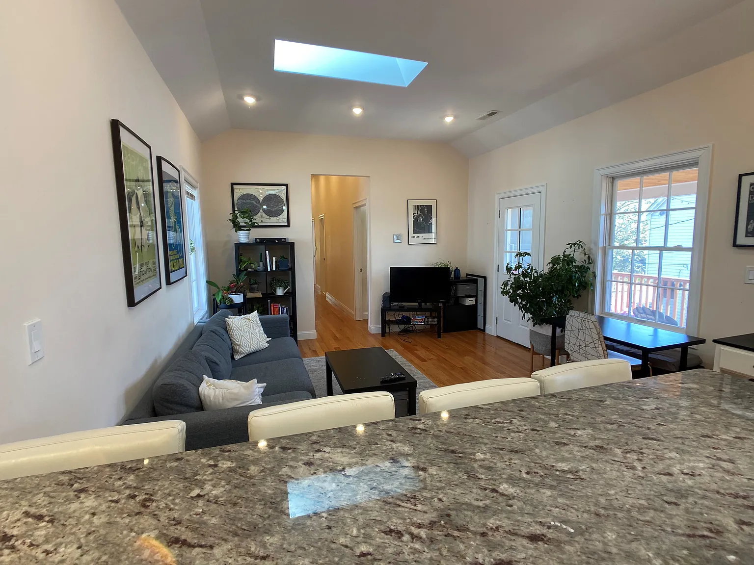 3 bed, 1600 sqft, $4,900 — Photo 3