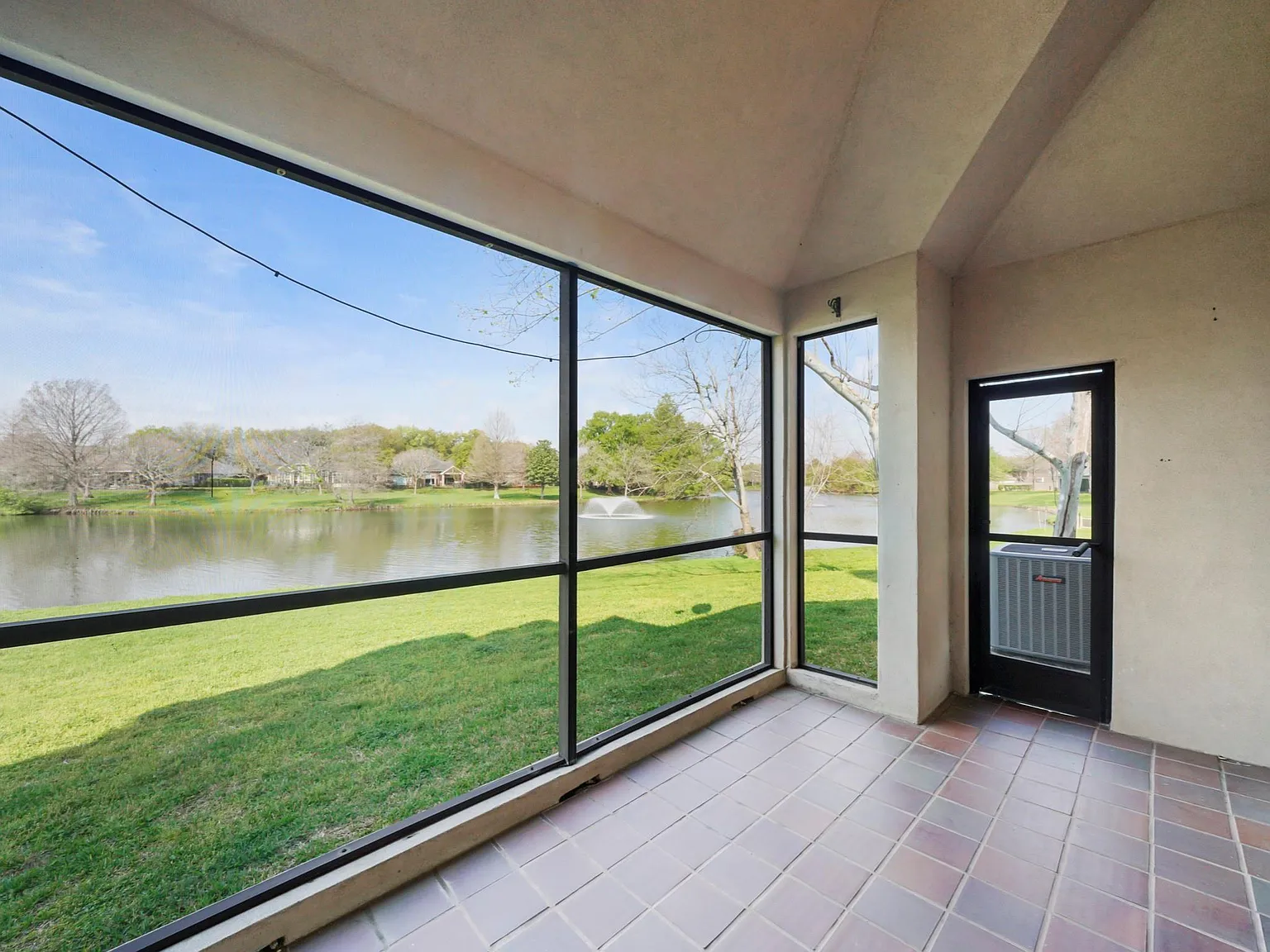 2 bed, 2.0 bath, 997 sqft, $2,000 — Photo 3