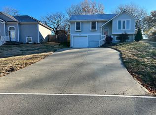 1403 Dickinson Rd, Independence, MO 64050