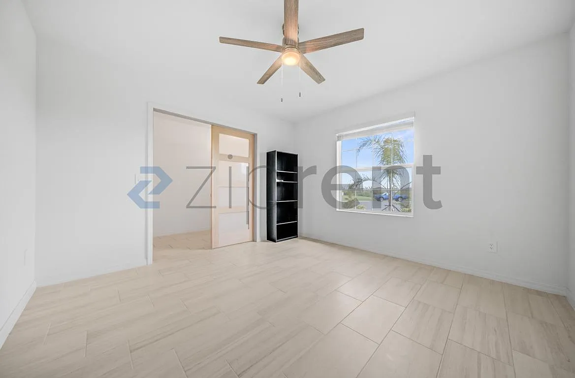 4 bed, 2584 sqft, $3,200 — Photo 4