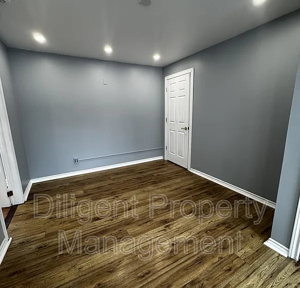 492 King George St #1 — Photo 36