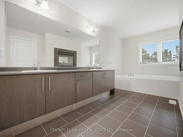 2455 Village Cmn — Photo 28