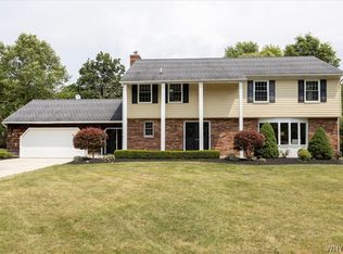 41 Green Lake Dr, Orchard Park, NY 14127