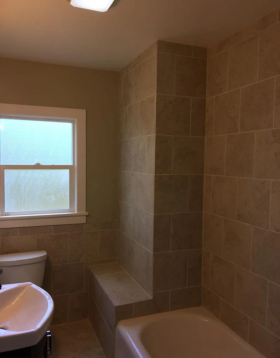 5 bed, 2350 sqft, $4,950 — Photo 2