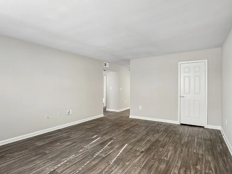Brentwood Apartments — Photo 25