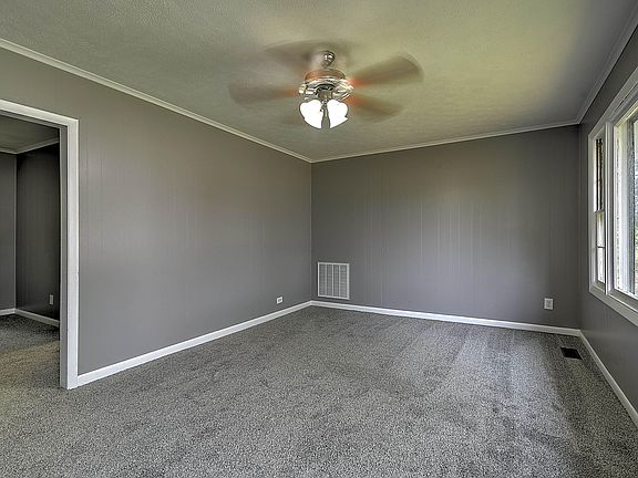 4th image of 3938 Bond Dr