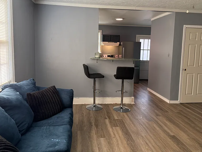 406 W 5th Ave — Photo 5