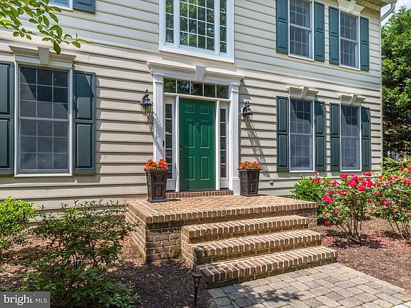 5th image of 69 Simmons Ln