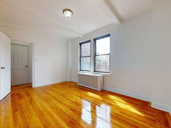 3rd image of 301 E 38th St #3E