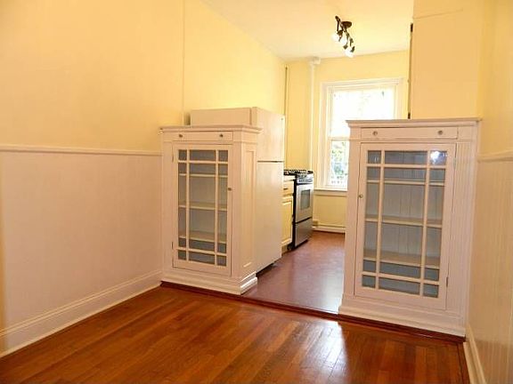 Large Eat-in Kitchen