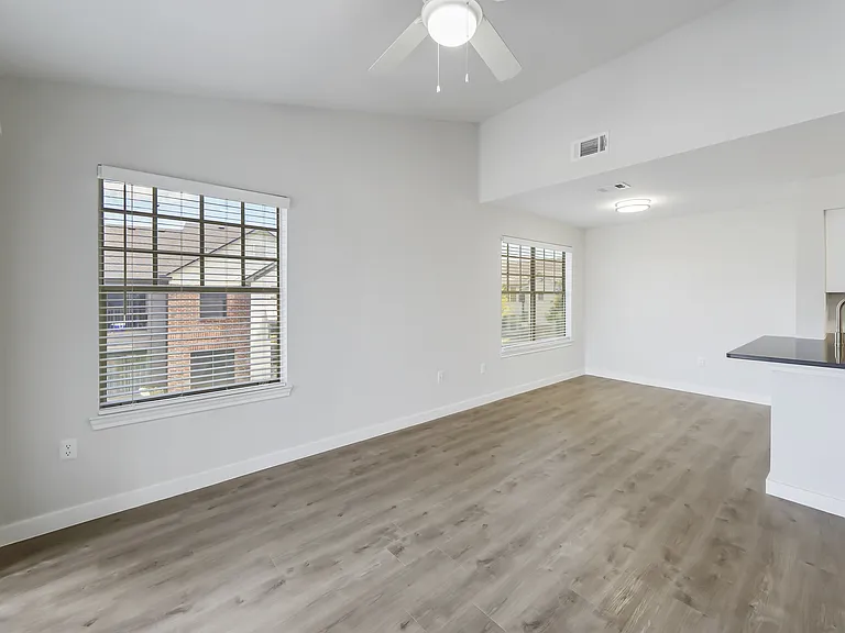 Lakeside Apartments — Photo 13