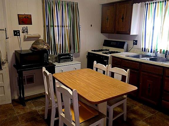 2nd image of 207 Morgan St