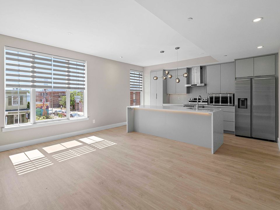 1st image of 4720 Richmond St #2