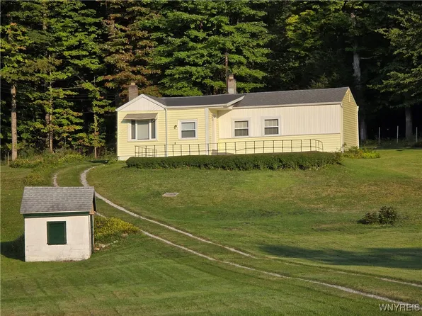 1376 Blood Rd, Cowlesville, NY 14037