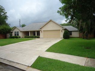 136 Sugar Cane Cir, Lake Jackson, TX 77566
