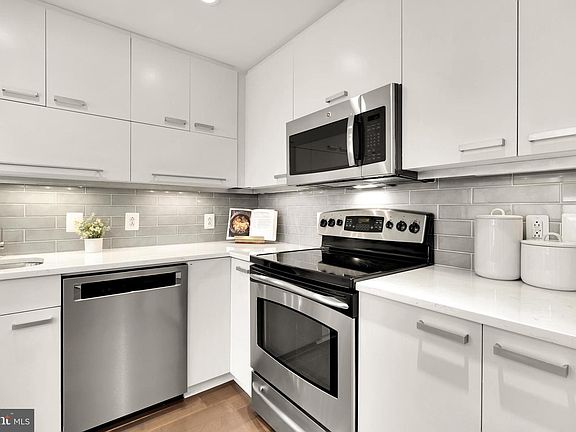 5th image of 1010 Massachusetts Ave NW #211