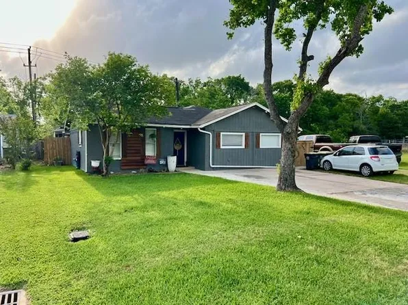 1106 Glenda St, Pearland, TX 77581