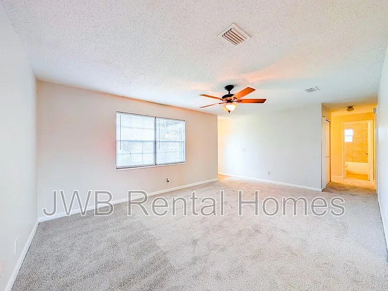 520 Clermont Ave S — Photo 3