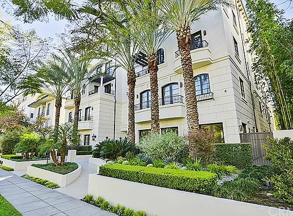 3rd image of 443 N Palm Dr APT 101