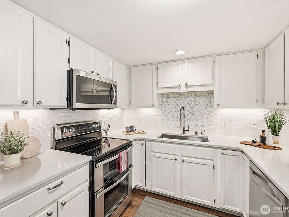 1st image of 4081 224th Lane SE #210