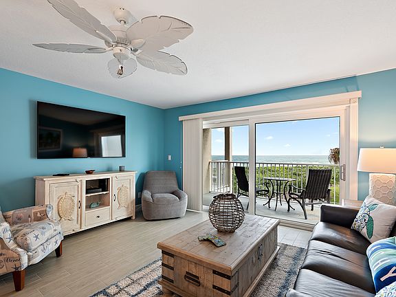 2nd image of 429 NE Tradewind Ln Unit 201