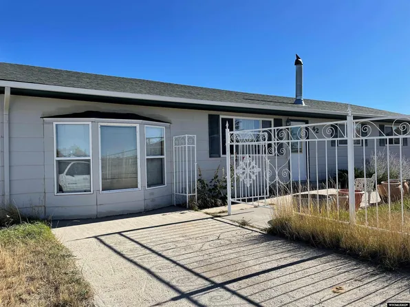 42 S Badger Rd, Glenrock, WY 82637