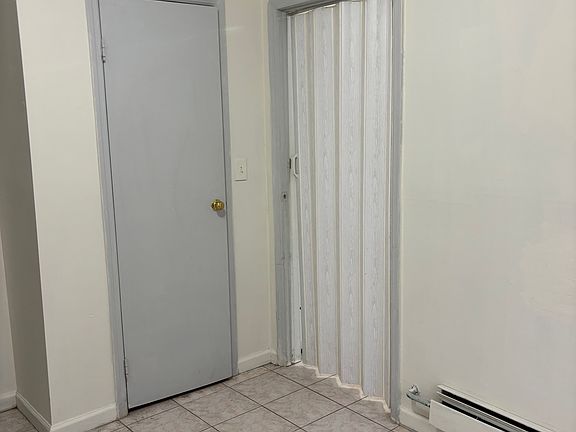 2nd image of 33A Brighton Ct #5
