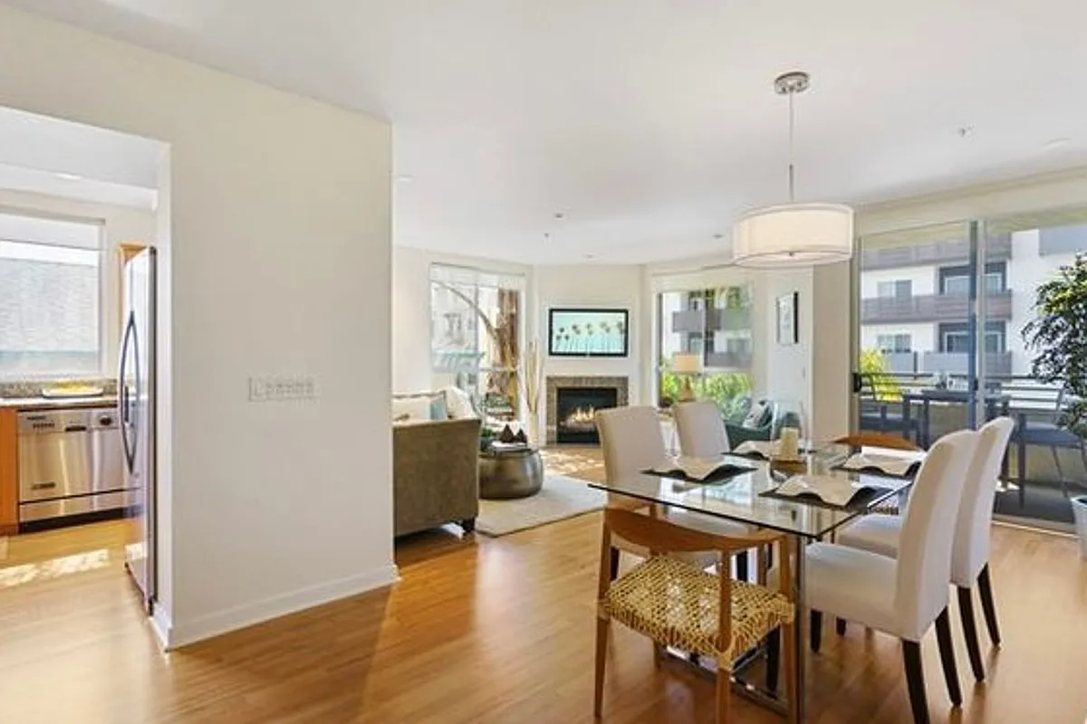 Building Photo - 1222 S Westgate Ave #202
