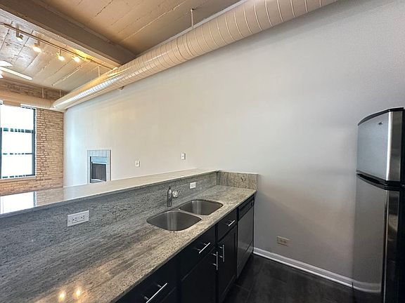 5th image of 3110 N Sheffield Ave #502