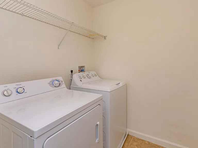 16460 Cedar Crest Dr — Photo 17